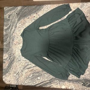 Emerald dress long sleeve super cute medium good quality shadow is my phone.